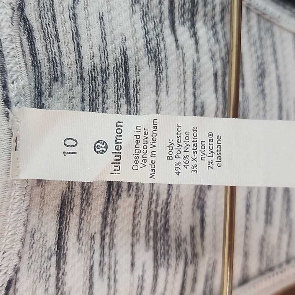 Lululemon Essential Tank Pleated Size 10 - Picture 3 of 5